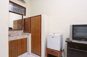 Reddoorz @ Poppies Lane 1 Hotel Kuta  Exterior photo